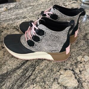 Sorel waterproof boots.